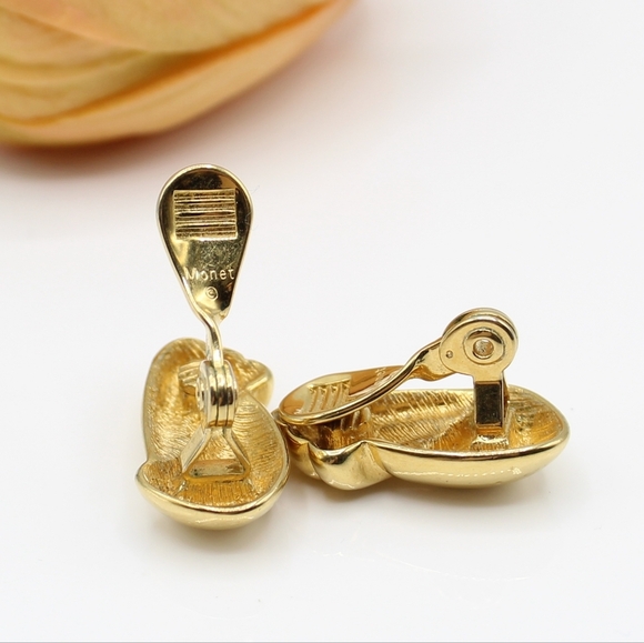 Vintage Monet clip earrings - Picture 2 of 4
